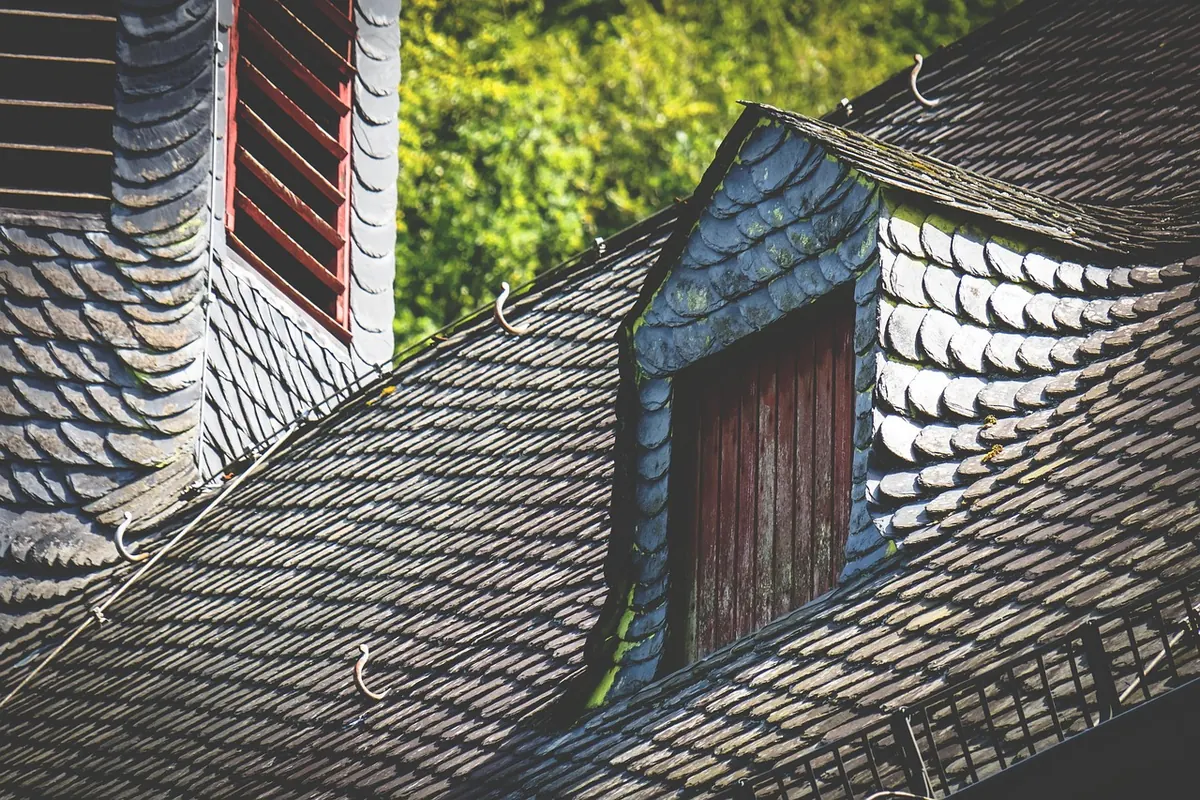 How to Choose the Right Slate Thickness for Your Roof