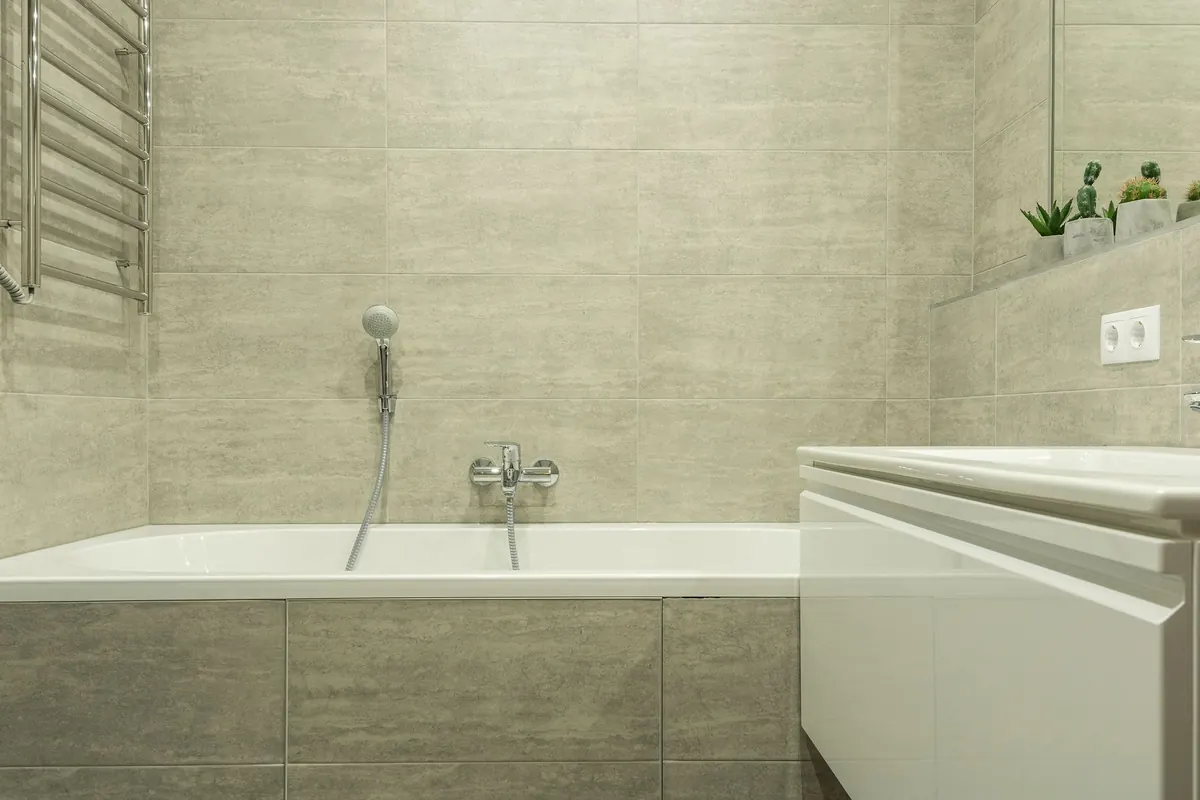 Slate vs Porcelain Tiles: Which Is Better for Bathrooms?